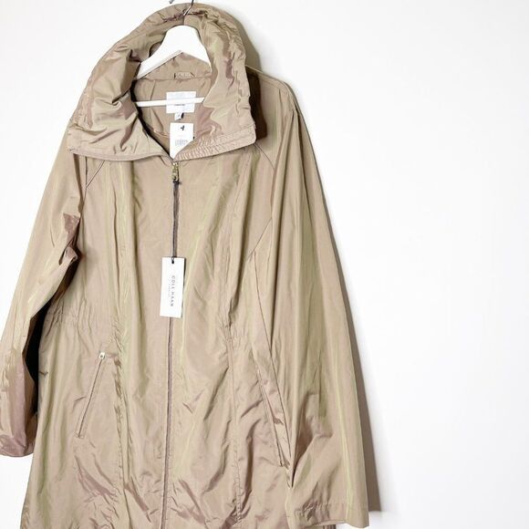 COLE HAAN Water-Resistant Packable Hooded Anorak  - Picture 3 of 9